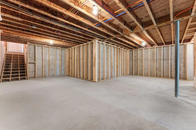 $750,000 | 26 Peggy Lane, Manchester, ME 04351