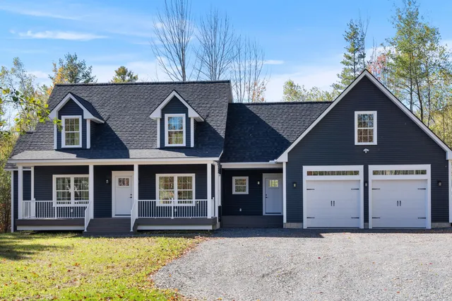 $750,000 | 26 Peggy Lane, Manchester, ME 04351