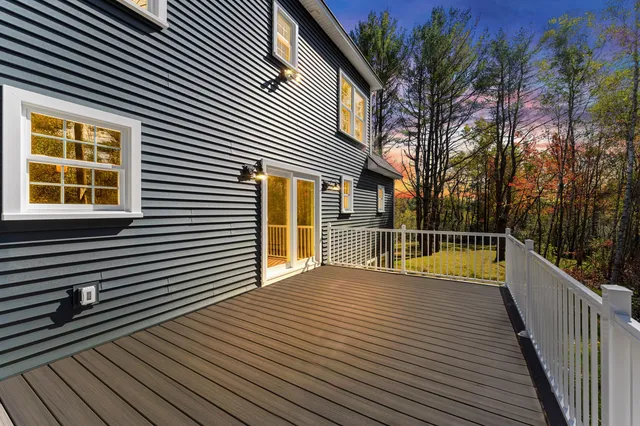 $750,000 | 26 Peggy Lane, Manchester, ME 04351