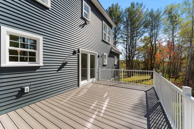 $750,000 | 26 Peggy Lane, Manchester, ME 04351