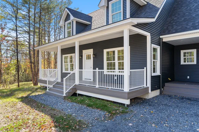 $750,000 | 26 Peggy Lane, Manchester, ME 04351
