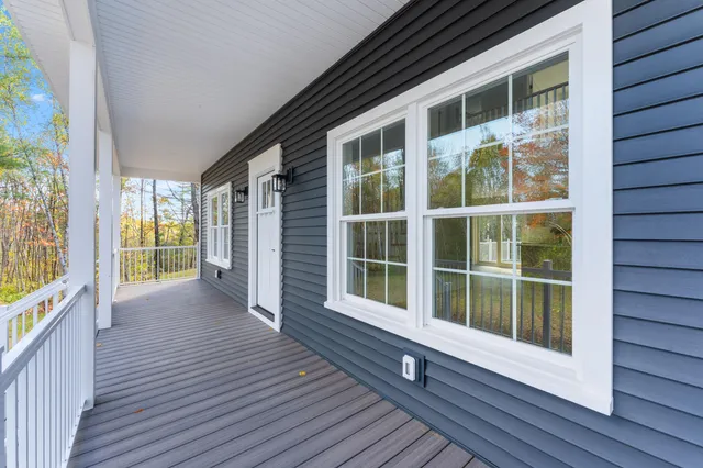 $750,000 | 26 Peggy Lane, Manchester, ME 04351