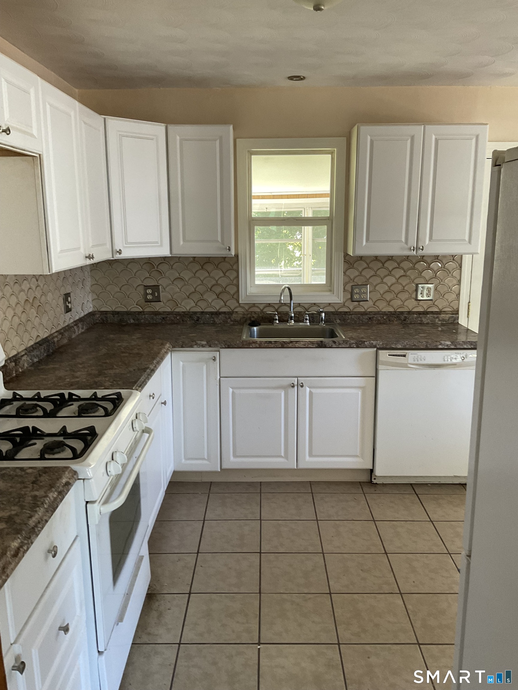 649 Merwin Avenue Milford, CT 06460 - Photo 6 of 20