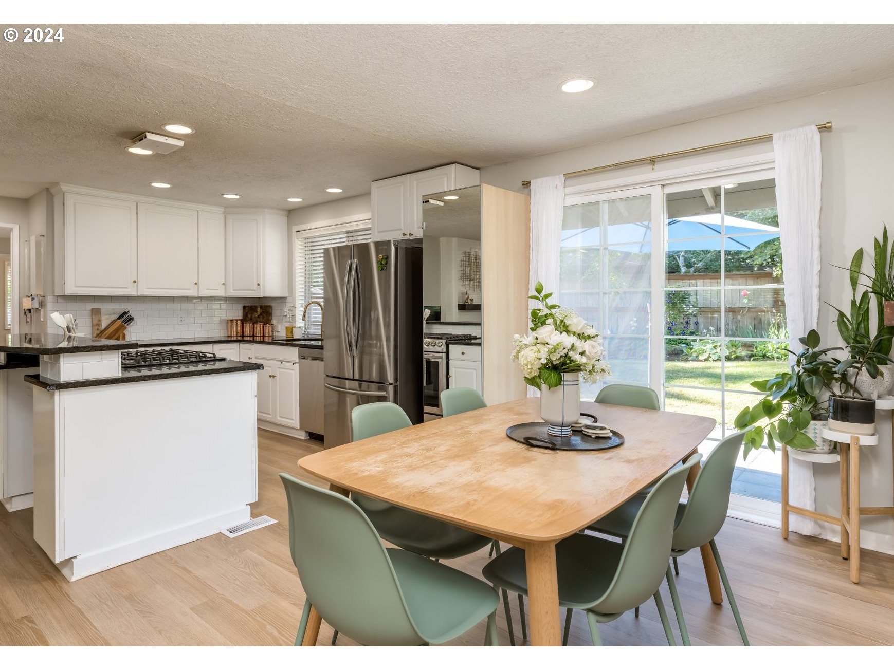 6035 Southwest Glenbrook Road Beaverton, OR 97007 - Photo 11 of 35 Dining Room
