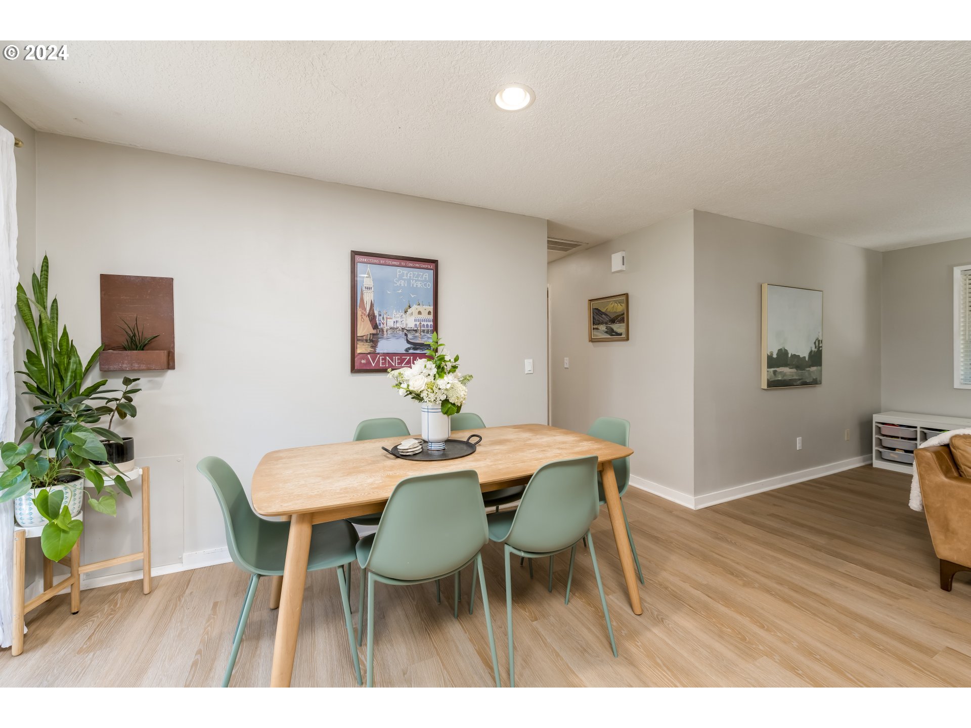 6035 Southwest Glenbrook Road Beaverton, OR 97007 - Photo 12 of 35 Dining Room