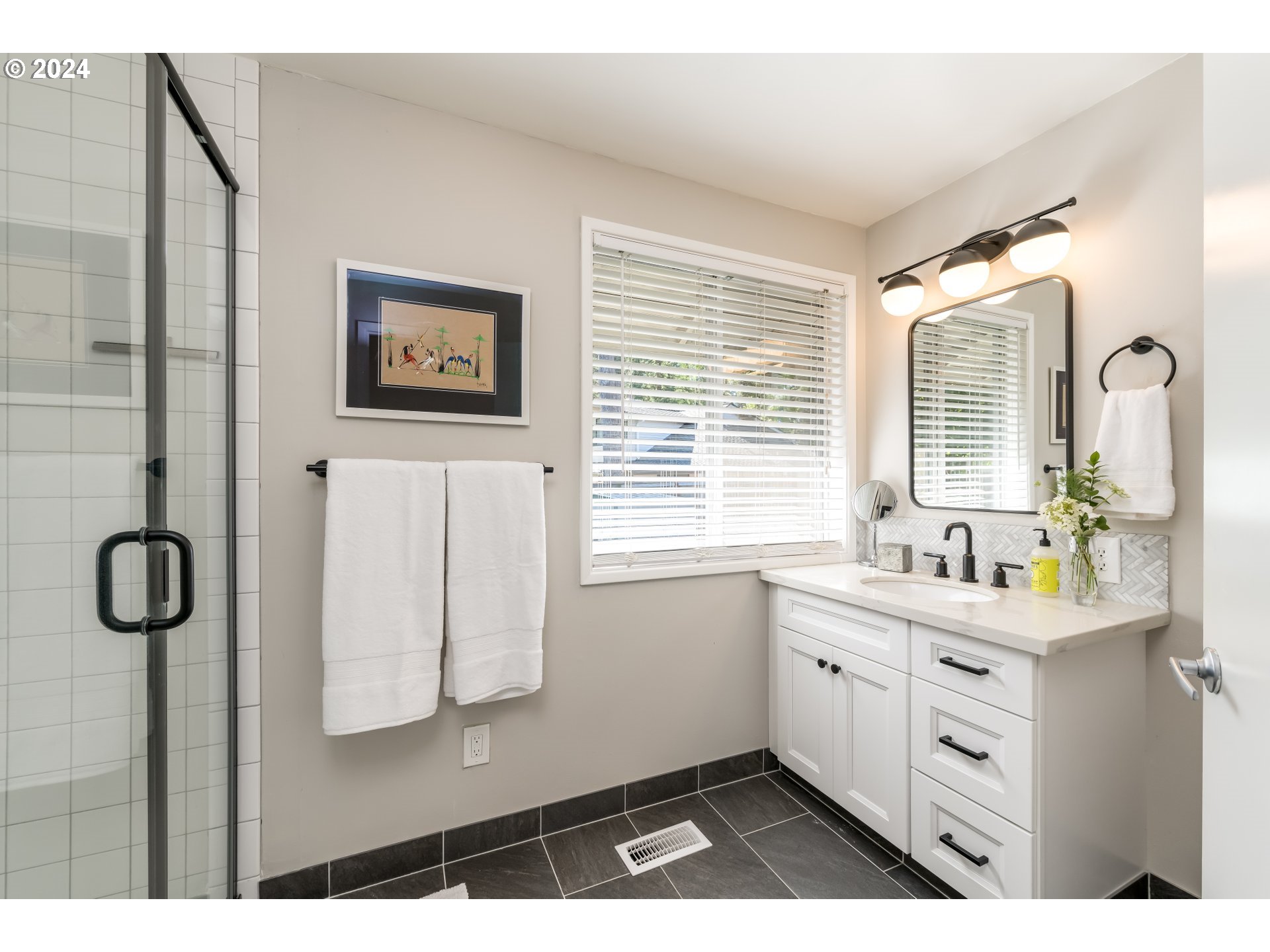 6035 Southwest Glenbrook Road Beaverton, OR 97007 - Photo 15 of 35 Bathroom, Attached