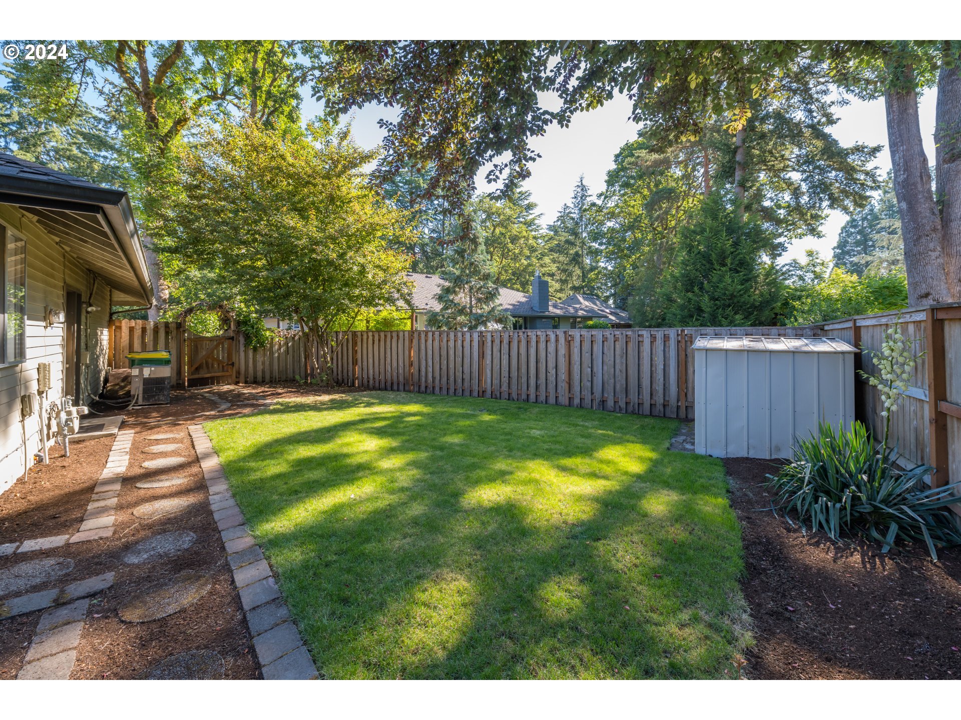 6035 Southwest Glenbrook Road Beaverton, OR 97007 - Photo 22 of 35 Backyard