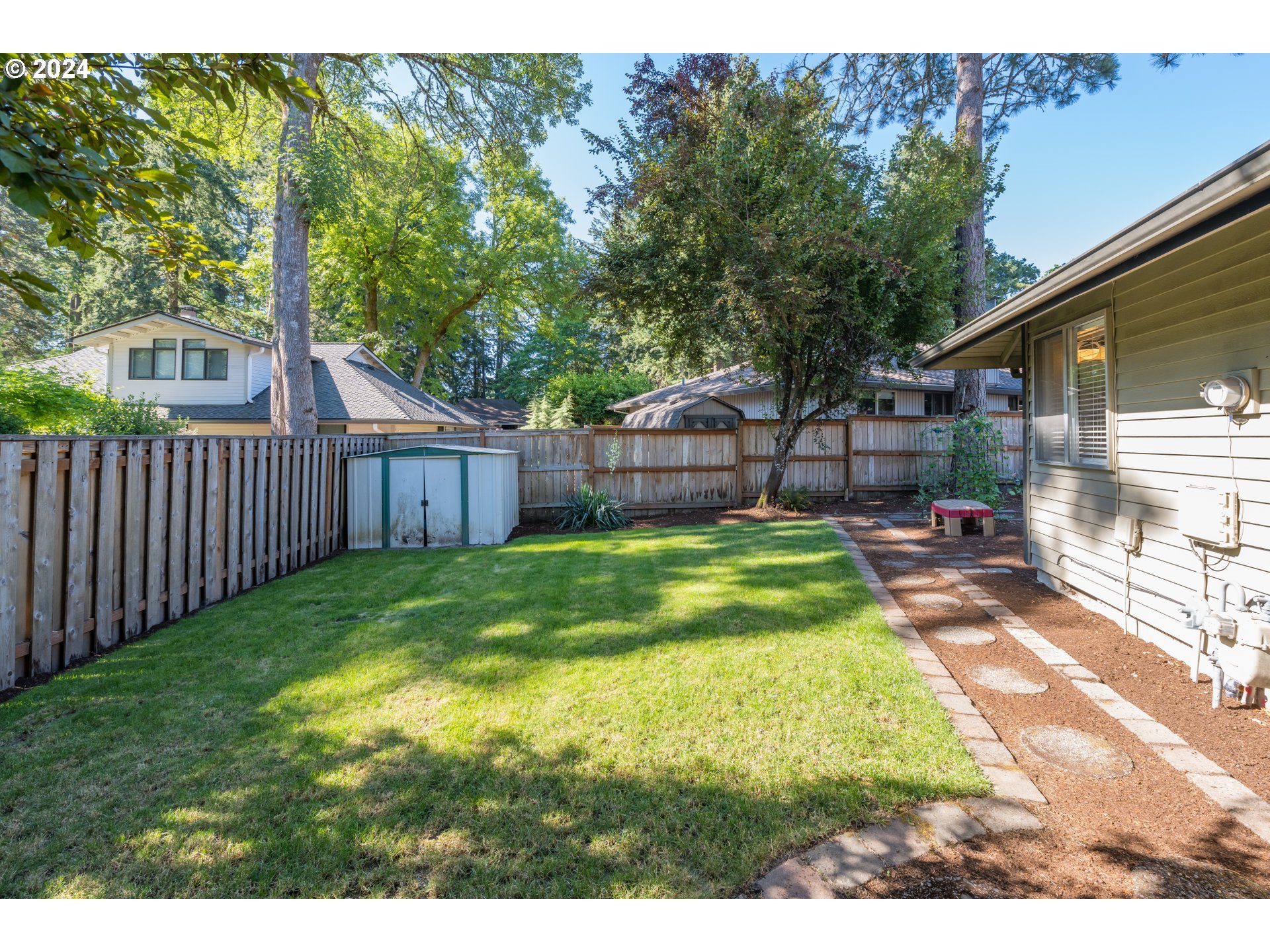 6035 Southwest Glenbrook Road Beaverton, OR 97007 - Photo 23 of 35 Backyard
