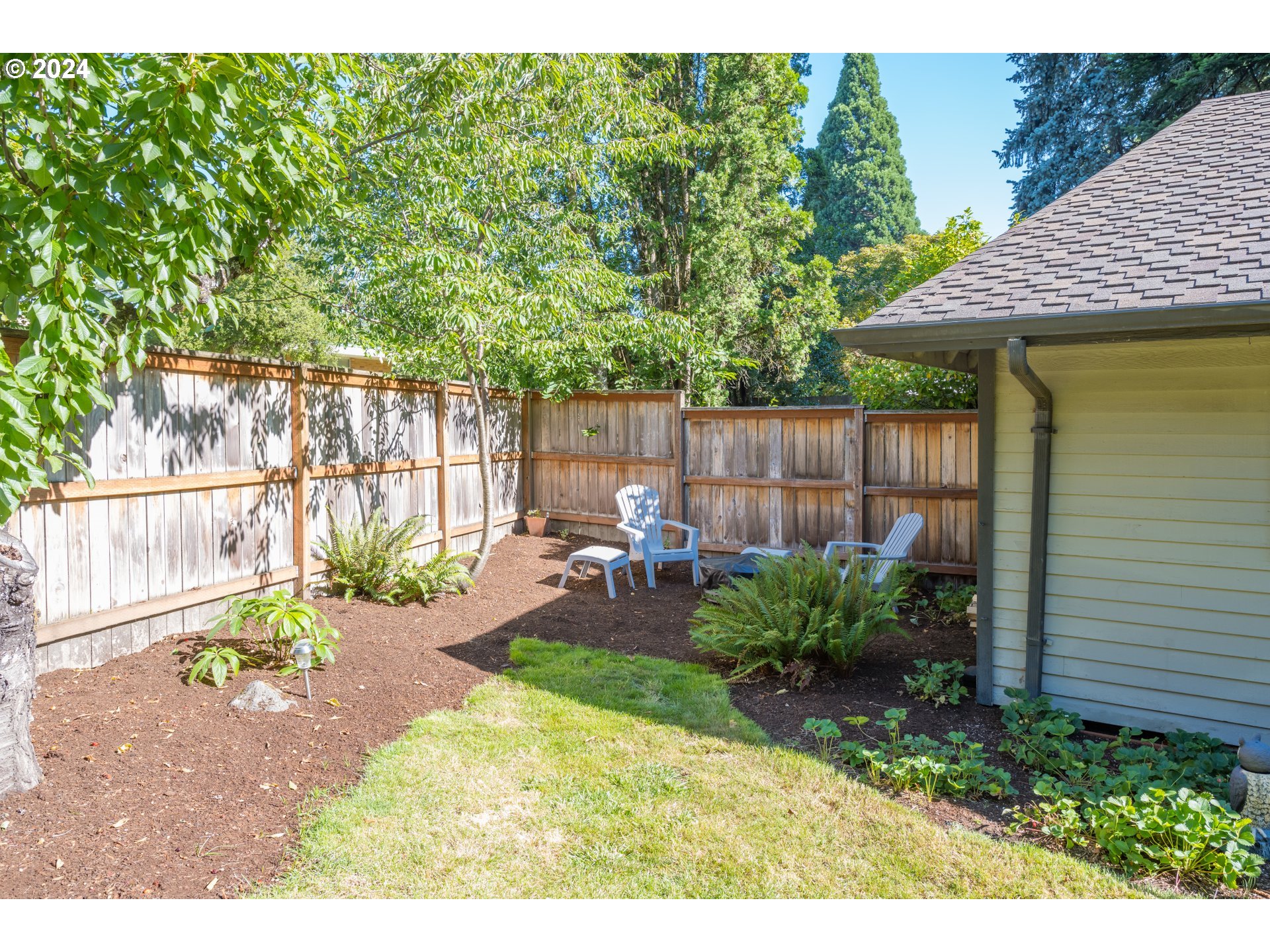 6035 Southwest Glenbrook Road Beaverton, OR 97007 - Photo 24 of 35 Backyard