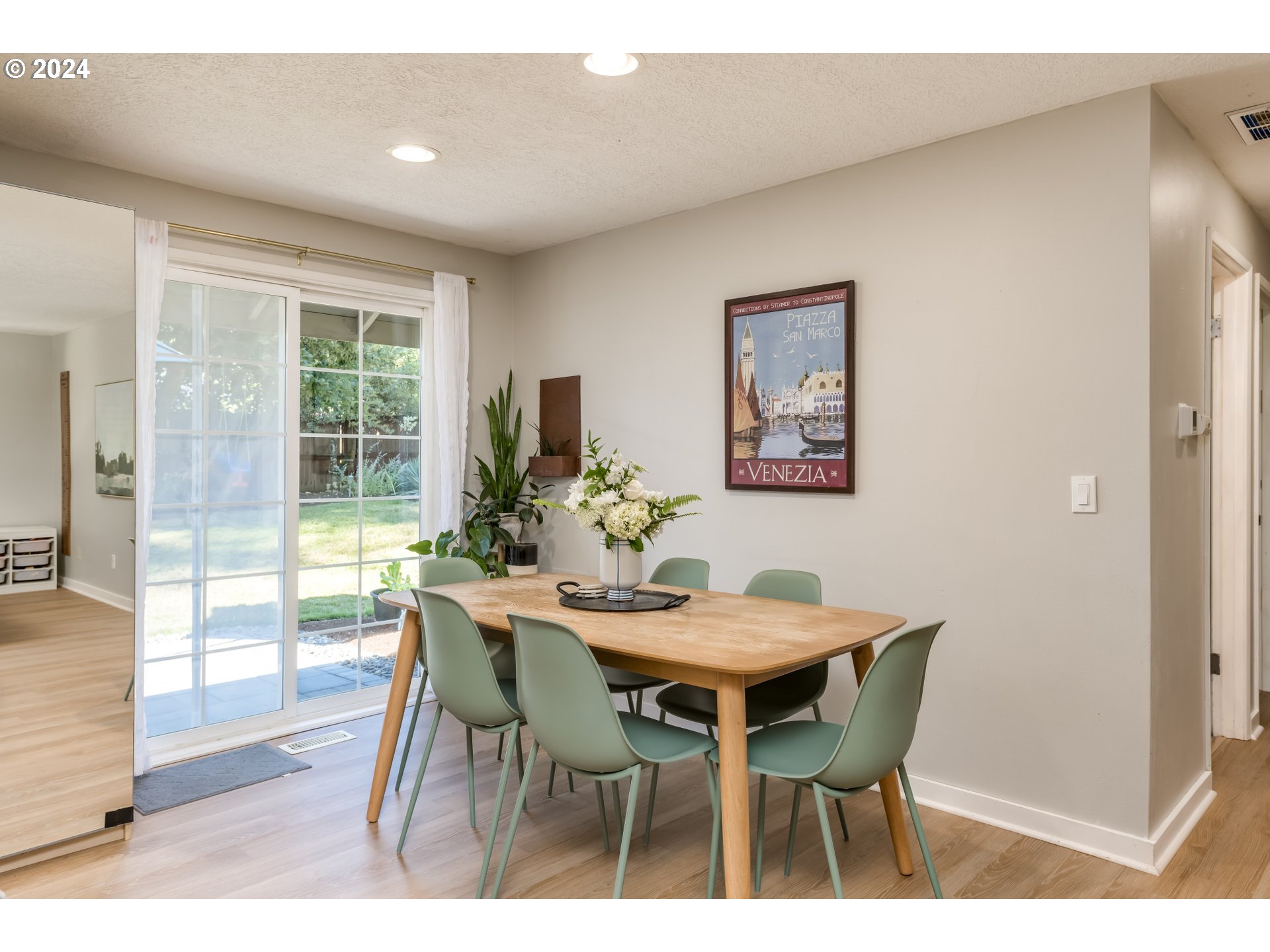 6035 Southwest Glenbrook Road Beaverton, OR 97007 - Photo 10 of 35 Dining Room