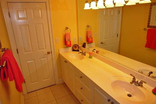 5444 Woodchuck Road Roanoke, VA 24018 - Photo 43 of 71 Bathroom 2