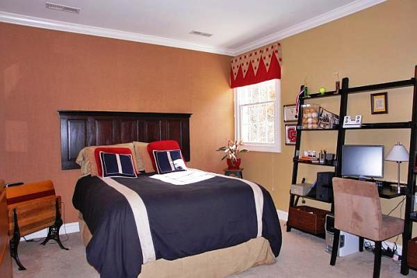 5444 Woodchuck Road Roanoke, VA 24018 - Photo 50 of 71 Bedroom 3