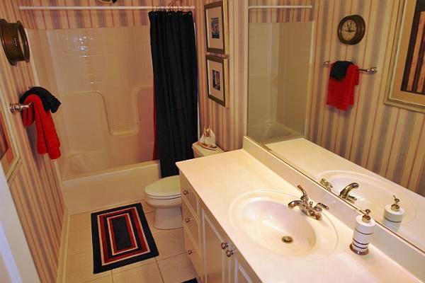 5444 Woodchuck Road Roanoke, VA 24018 - Photo 53 of 71 Bathroom 3
