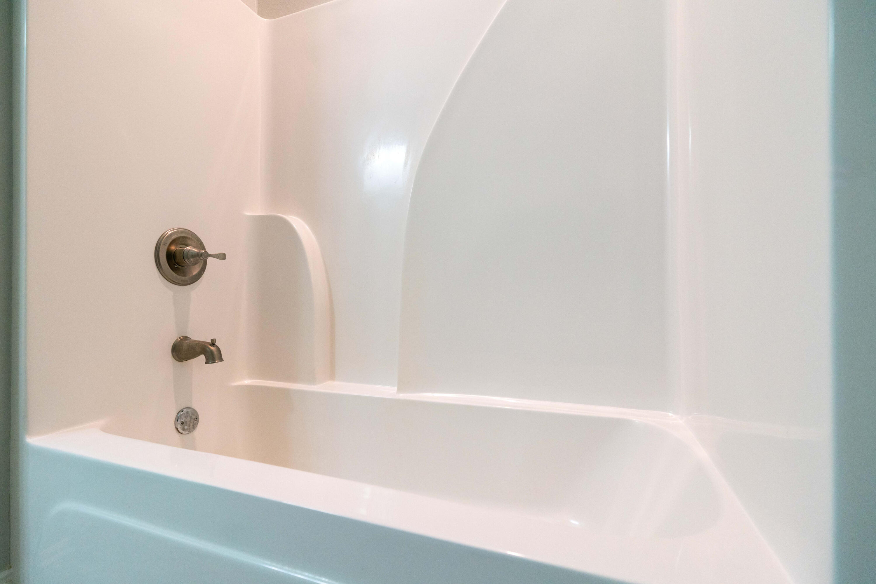 2243 Wind Trace Road North Navarre, FL 32566 - Photo 22 of 34 a bathroom with bathtub