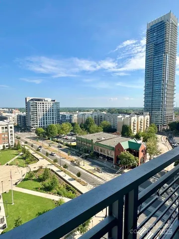 $2,400 | 333 West Trade Street, Unit 906, Charlotte, NC 28202