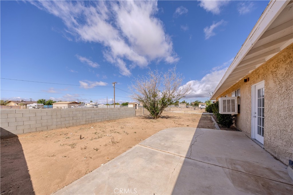10686 Jamul Road Apple Valley, CA 92308 - Photo 21 of 23 Sizable backyard with 0.5 acre