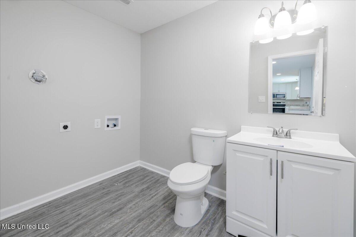 2215 Plum Point Road Pope, MS 38658 - Photo 16 of 44 18-1_2 bath and laundry