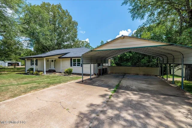 $275,000 | 2215 Plum Point Road, Pope, MS 38658