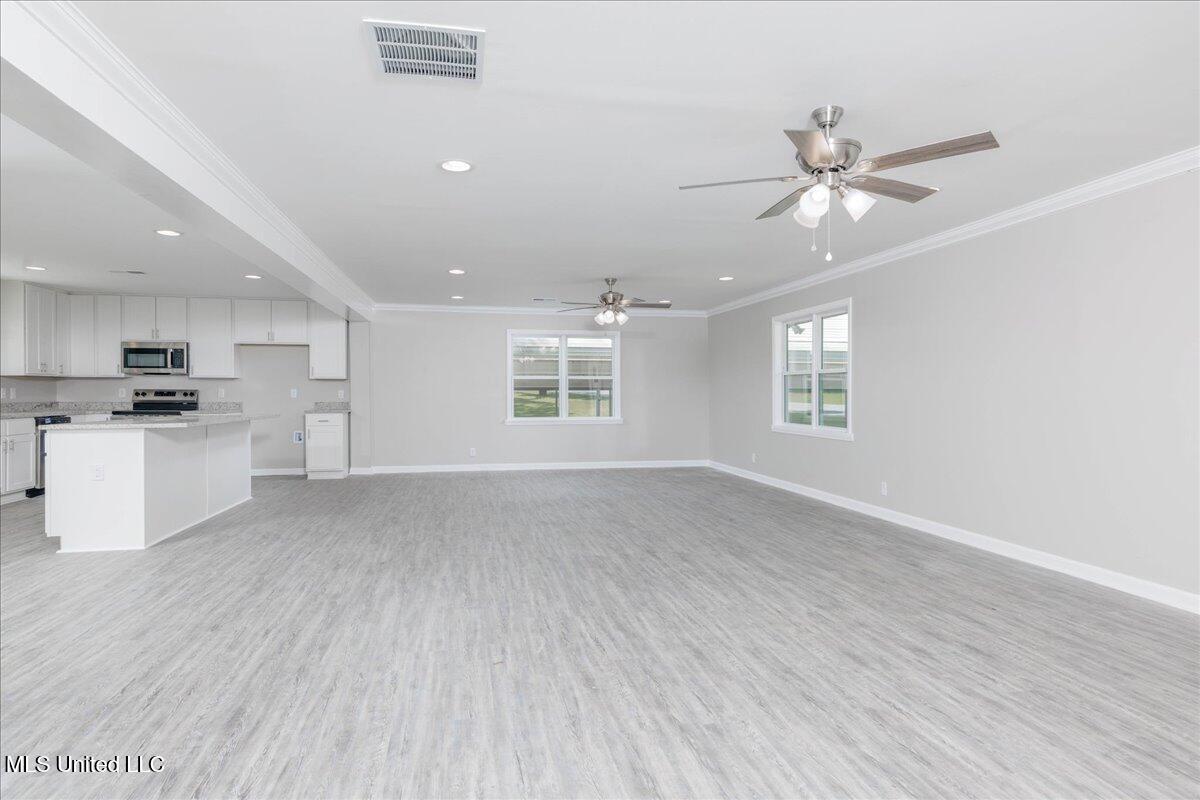 2215 Plum Point Road Pope, MS 38658 - Photo 7 of 44 09-living room