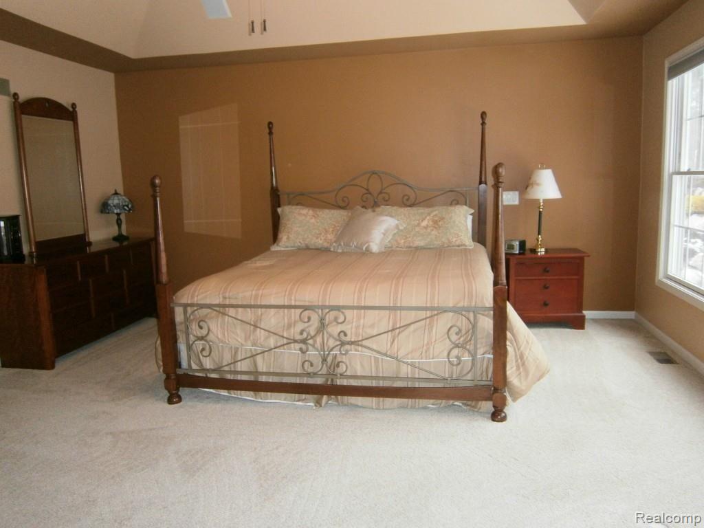 9133 Ridgefield Drive Brighton, MI 48114 - Photo 23 of 23 masterbed2.jpg