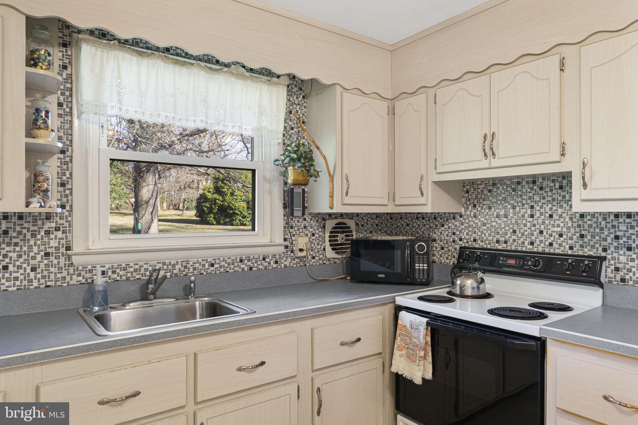 11 Rambling Lane Malvern, PA 19355 - Photo 12 of 40 Gallery Image 12