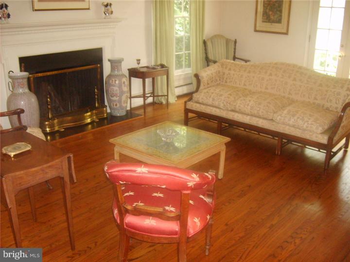 173 Ladderback Lane Devon, PA 19333 - Photo 4 of 25 Living Room