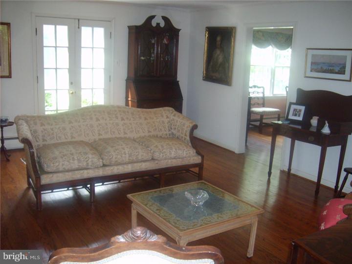 173 Ladderback Lane Devon, PA 19333 - Photo 6 of 25 Living Room