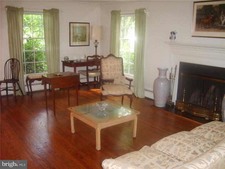 173 Ladderback Lane Devon, PA 19333 - Photo 8 of 25 Living Room