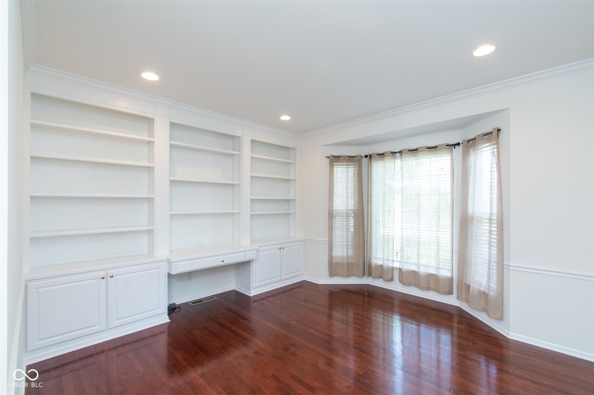 2641 Dawn Ridge Drive Carmel, IN 46074 - Photo 3 of 39