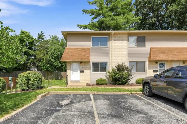 $193,000 | 879 Portsdown Road, Ballwin, MO 63011