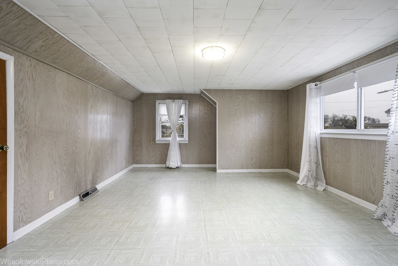 5944 West Foster Avenue Chicago, IL 60630 - Photo 14 of 21 an empty room with windows and cabinet