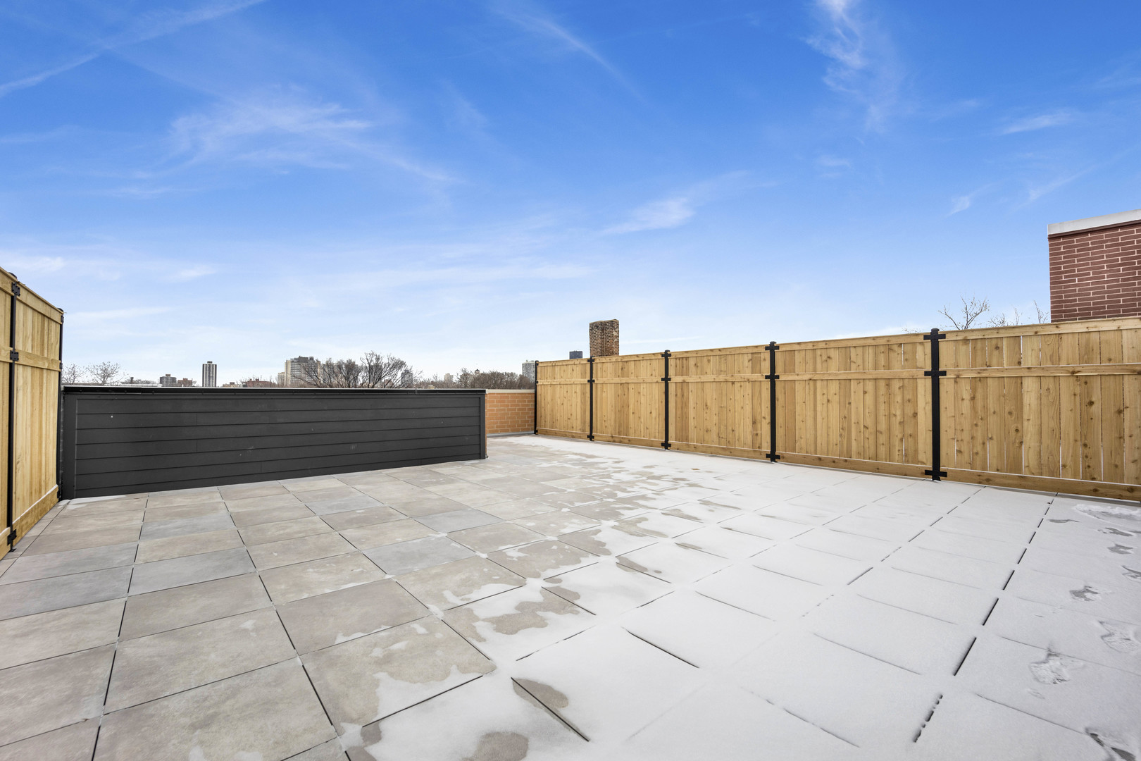 1548 West Ardmore Avenue, Unit 4C Chicago, IL 60660 - Photo 31 of 37 a view of backyard space