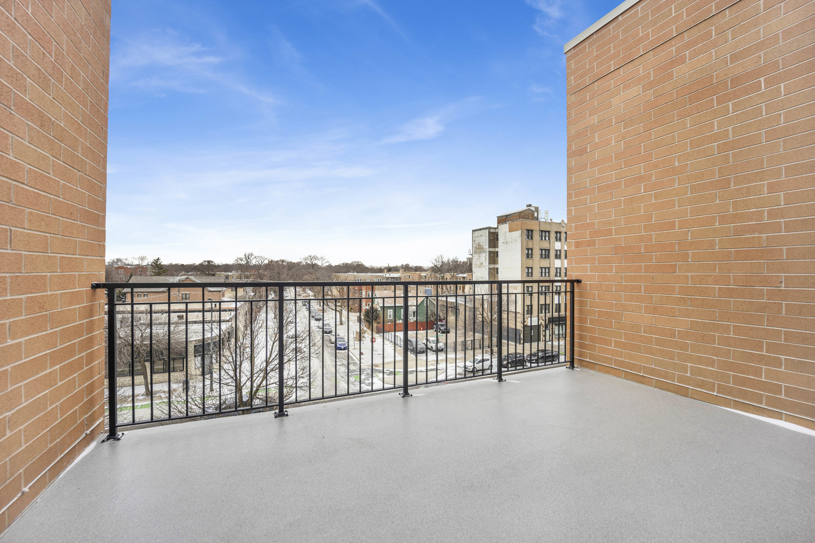 1548 West Ardmore Avenue, Unit 4C Chicago, IL 60660 - Photo 33 of 37 a view of balcony with city view