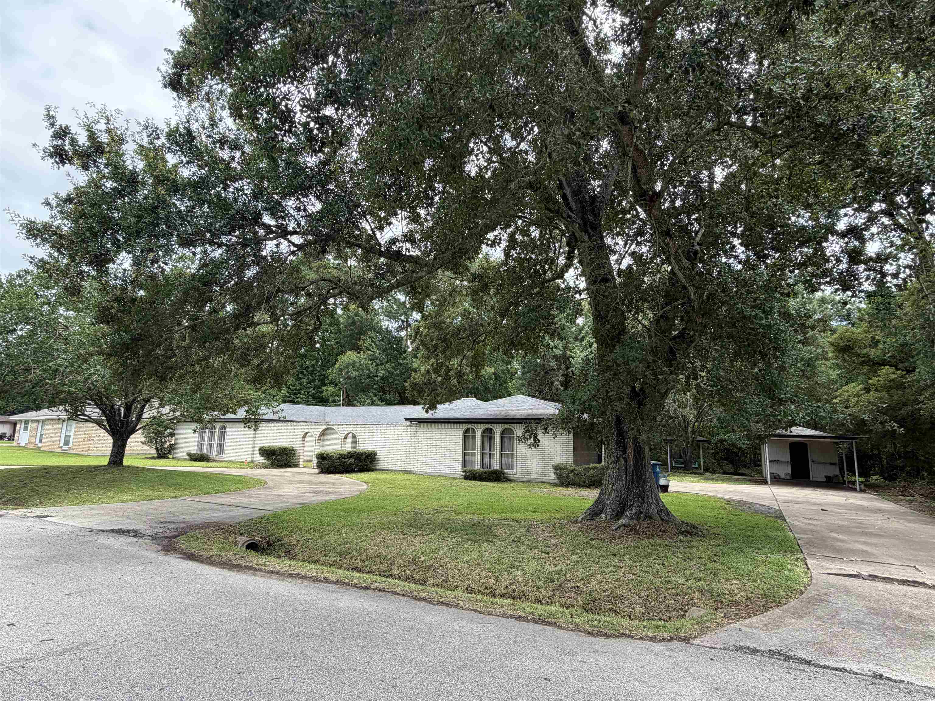 16 East Harding Circle Orange, TX 77630 - Photo 2 of 14