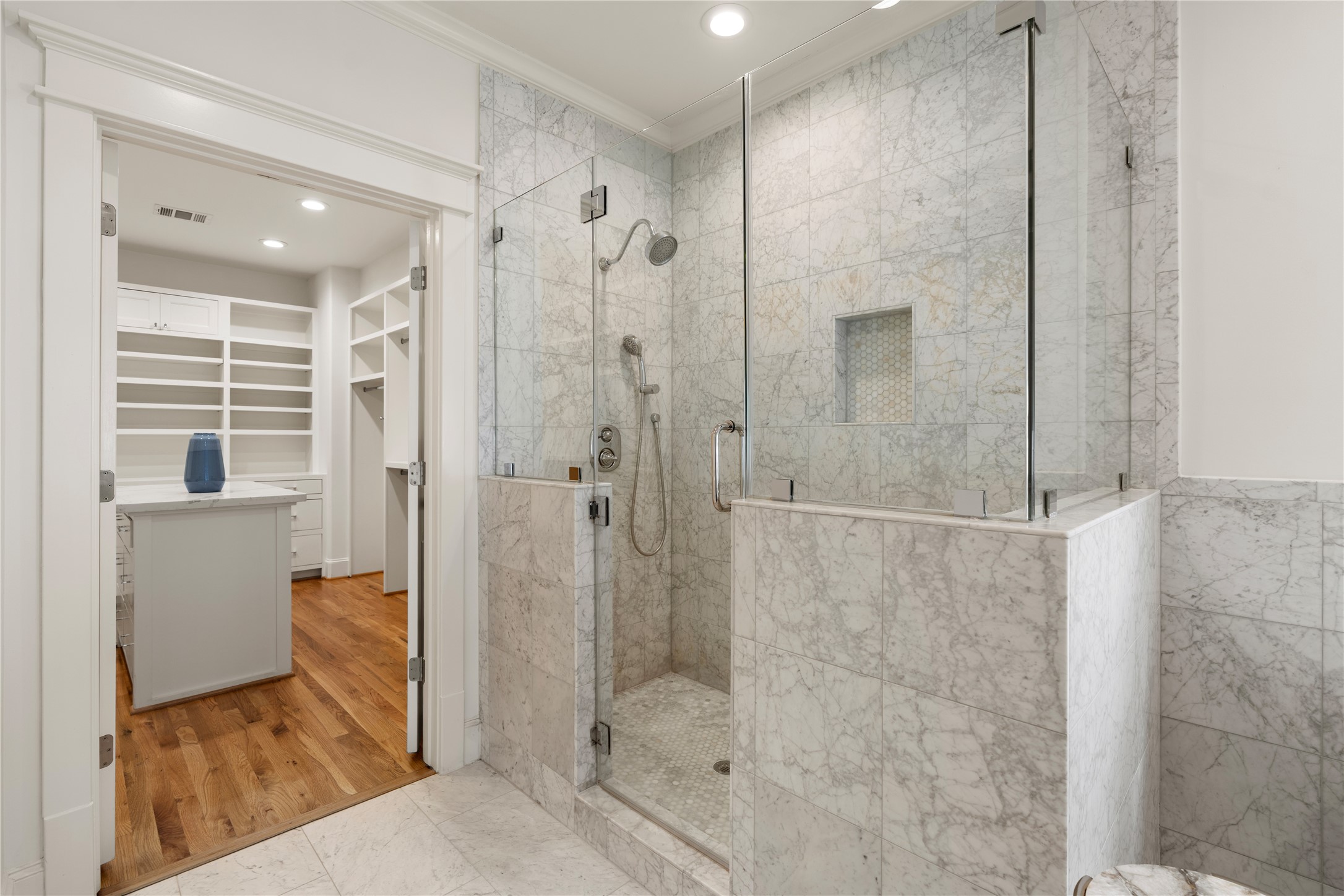 925 Tulane Street, Unit A Houston, TX 77008 - Photo 42 of 49 The primary bathroom’s frameless glass shower features multiple sprayers and a shampoo niche.