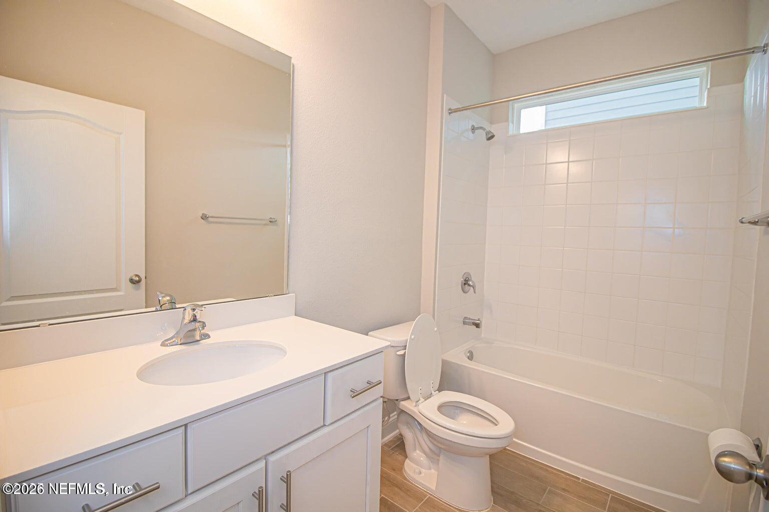 31 Thistleton Way Street St. Augustine, FL 32092 - Photo 18 of 25 guest bathroom