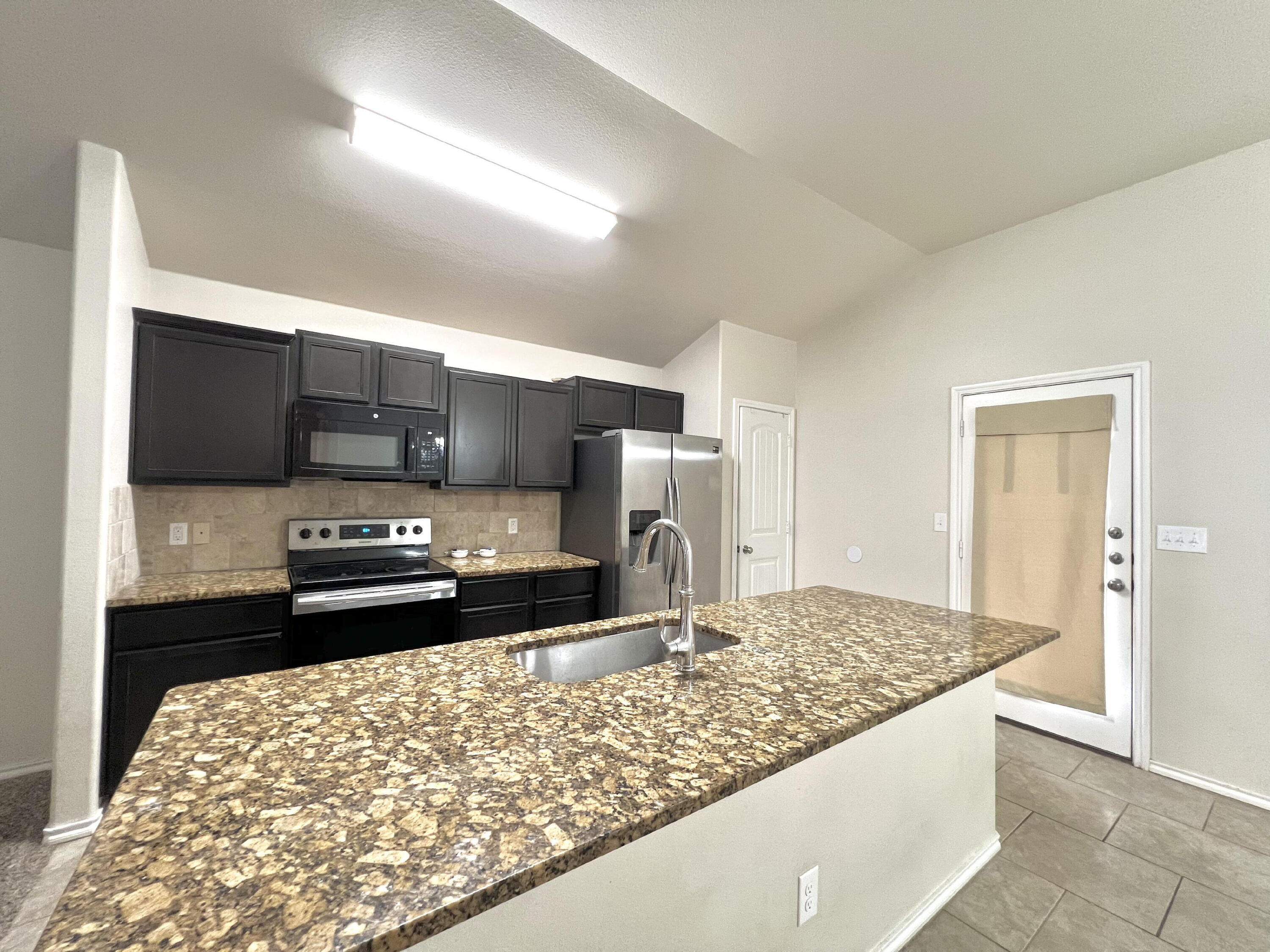 7415 103rd Street Lubbock, TX 79424 - Photo 7 of 19 6E80A340-83EF-41D0-B0C9-5AF2D89DDFD7_1_2
