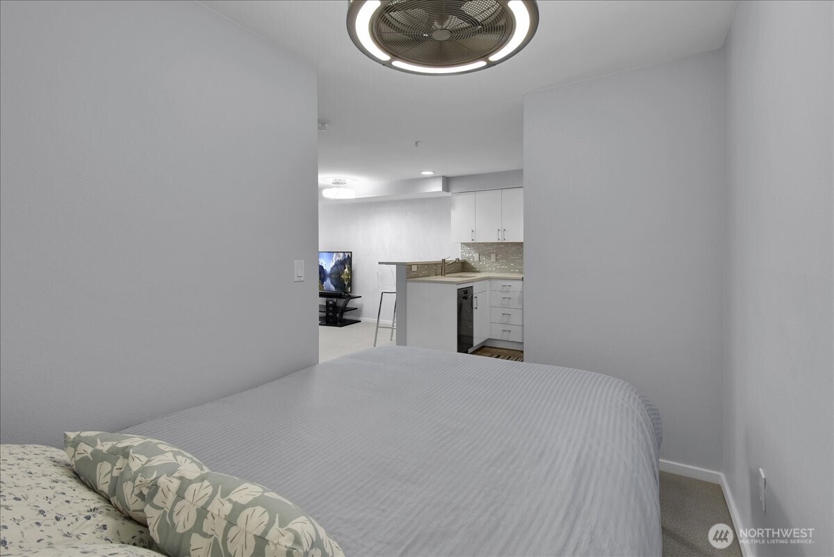 425 Vine Street, Unit 614 Seattle, WA 98121 - Photo 11 of 23