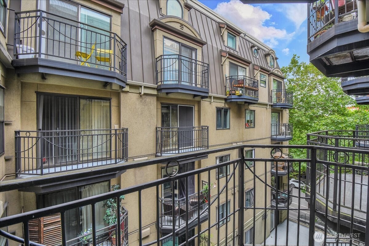 425 Vine Street, Unit 614 Seattle, WA 98121 - Photo 14 of 23