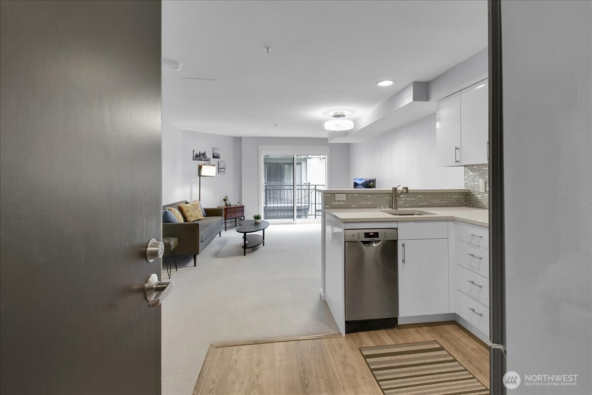 425 Vine Street, Unit 614 Seattle, WA 98121 - Photo 3 of 23