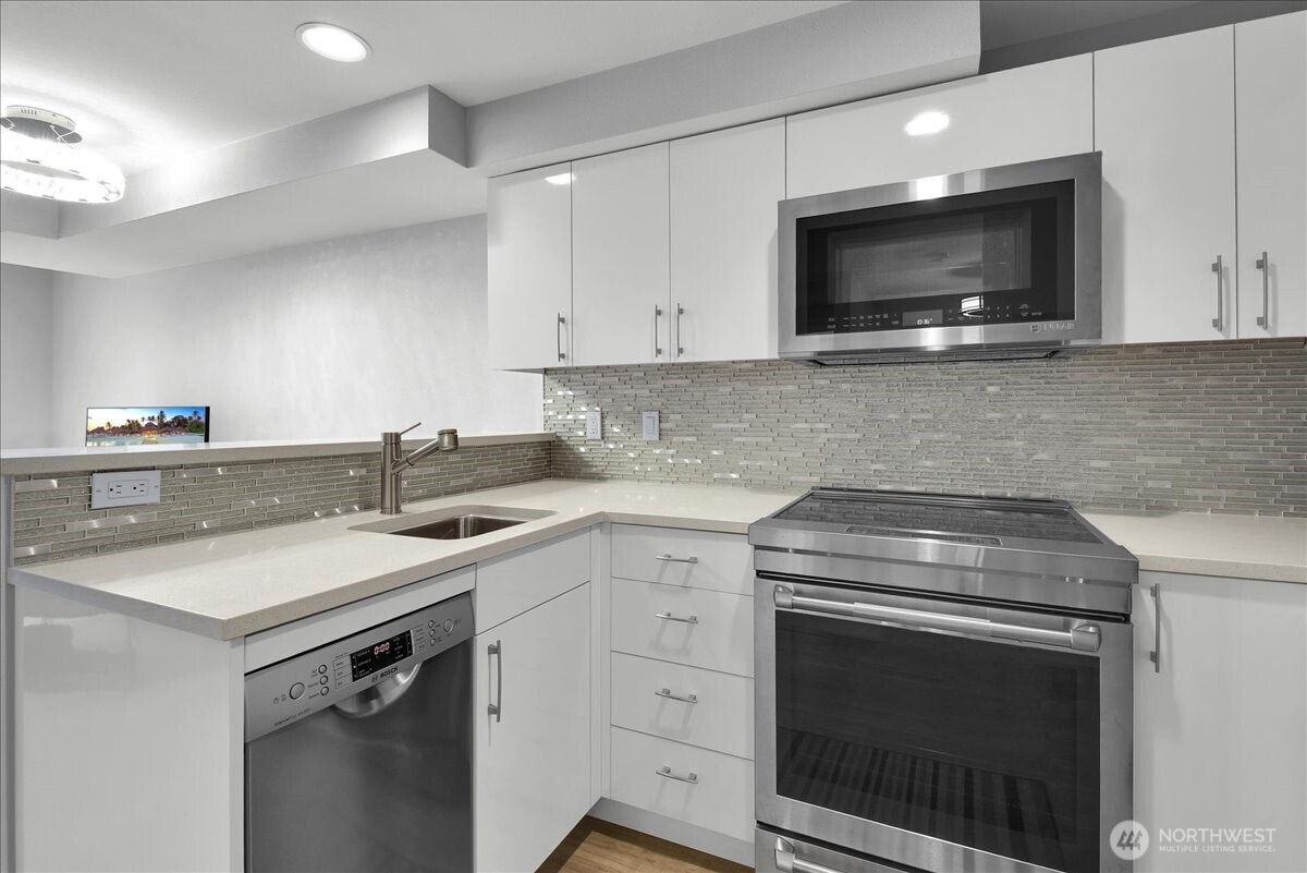 425 Vine Street, Unit 614 Seattle, WA 98121 - Photo 4 of 23