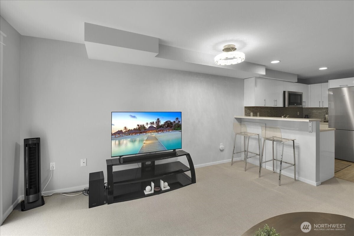 425 Vine Street, Unit 614 Seattle, WA 98121 - Photo 6 of 23