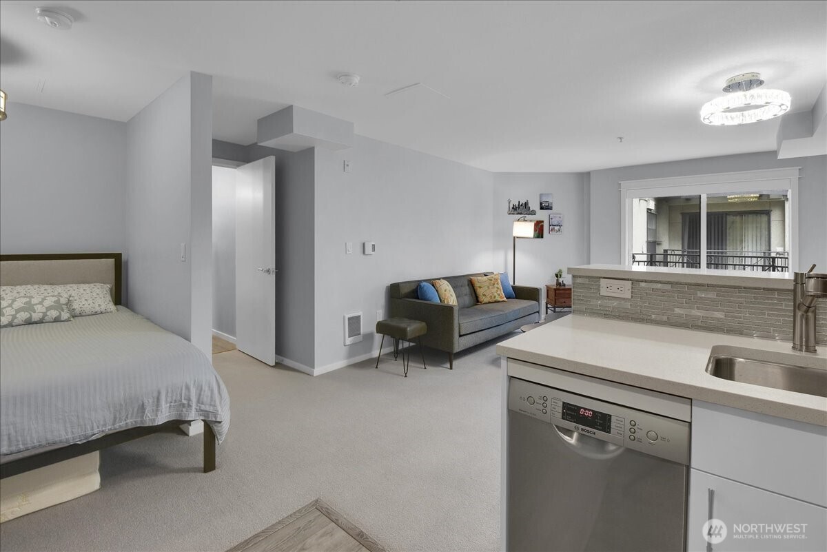 425 Vine Street, Unit 614 Seattle, WA 98121 - Photo 9 of 23