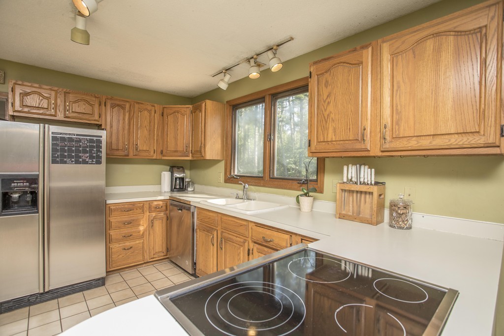 6 Randall Road Rochester, MA 02770 - Photo 5 of 25