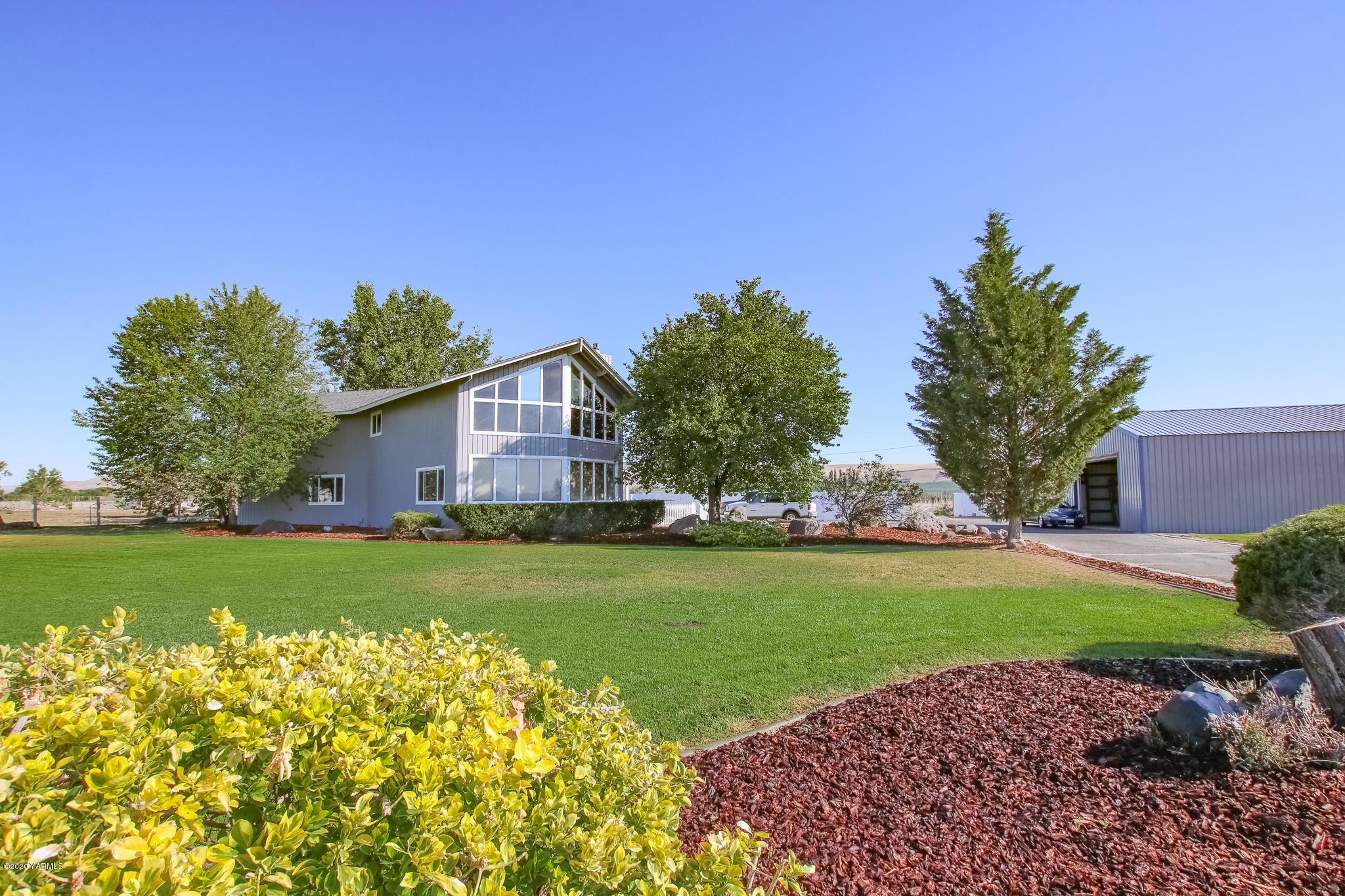6608 Postma Road Yakima, WA 98901 - Photo 1 of 34 a front view of a house with garden