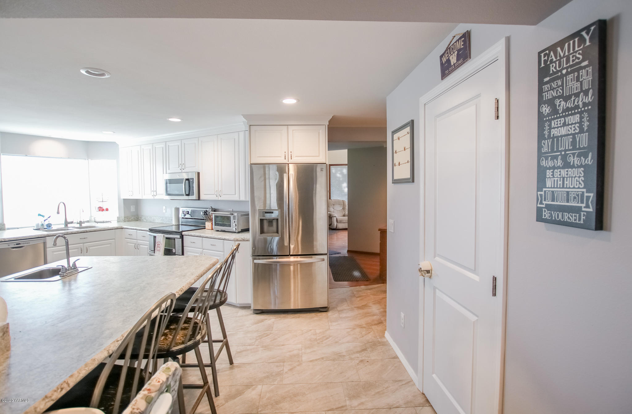 6608 Postma Road Yakima, WA 98901 - Photo 11 of 34 a kitchen with stainless steel appliances granite countertop a refrigerator and a sink