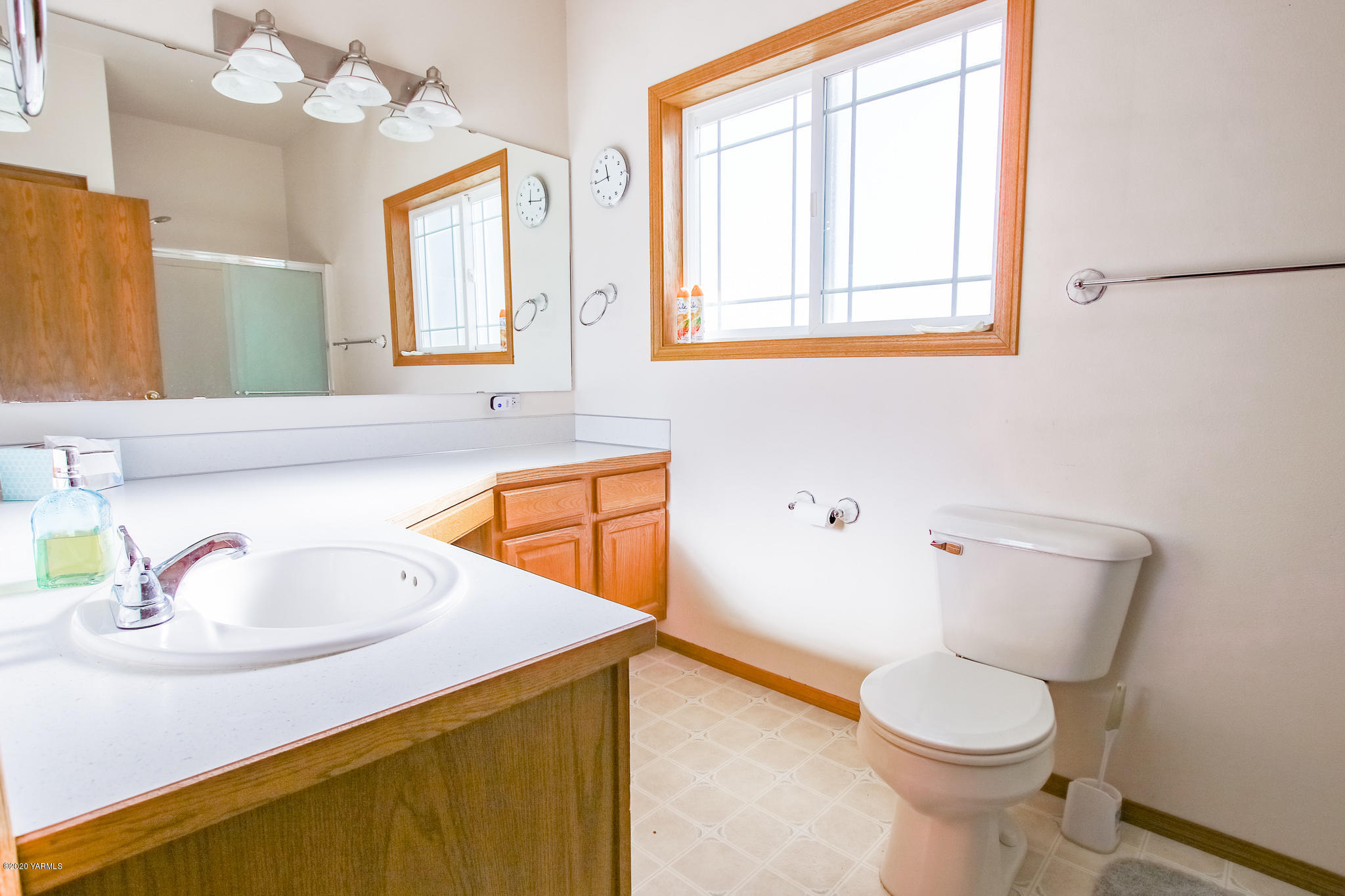 6608 Postma Road Yakima, WA 98901 - Photo 15 of 34 a bathroom with a sink and a toilet