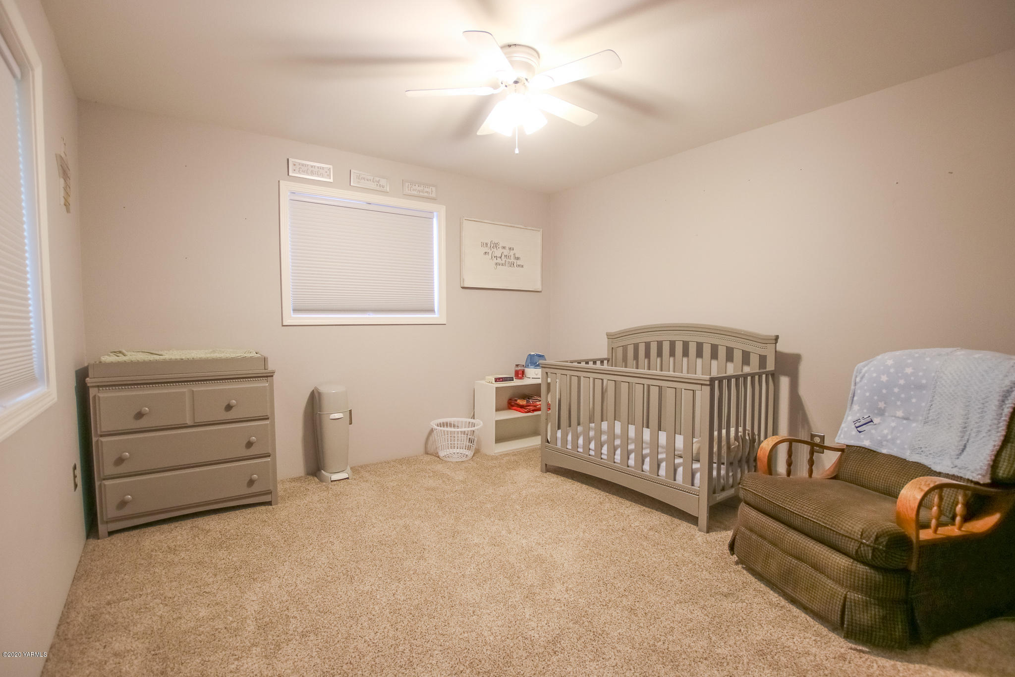 6608 Postma Road Yakima, WA 98901 - Photo 23 of 34 a bedroom with furniture and a ceiling fan