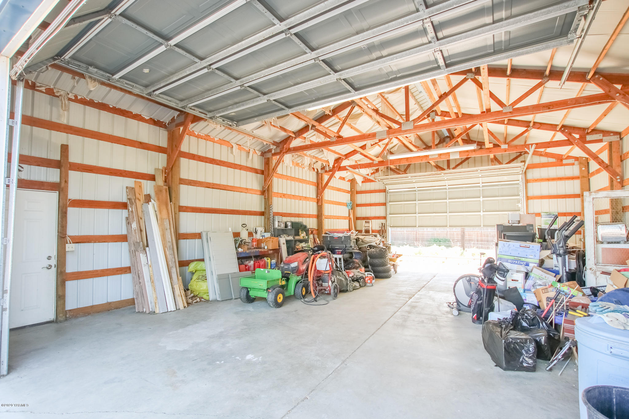 6608 Postma Road Yakima, WA 98901 - Photo 30 of 34 a view of a garage with furniture