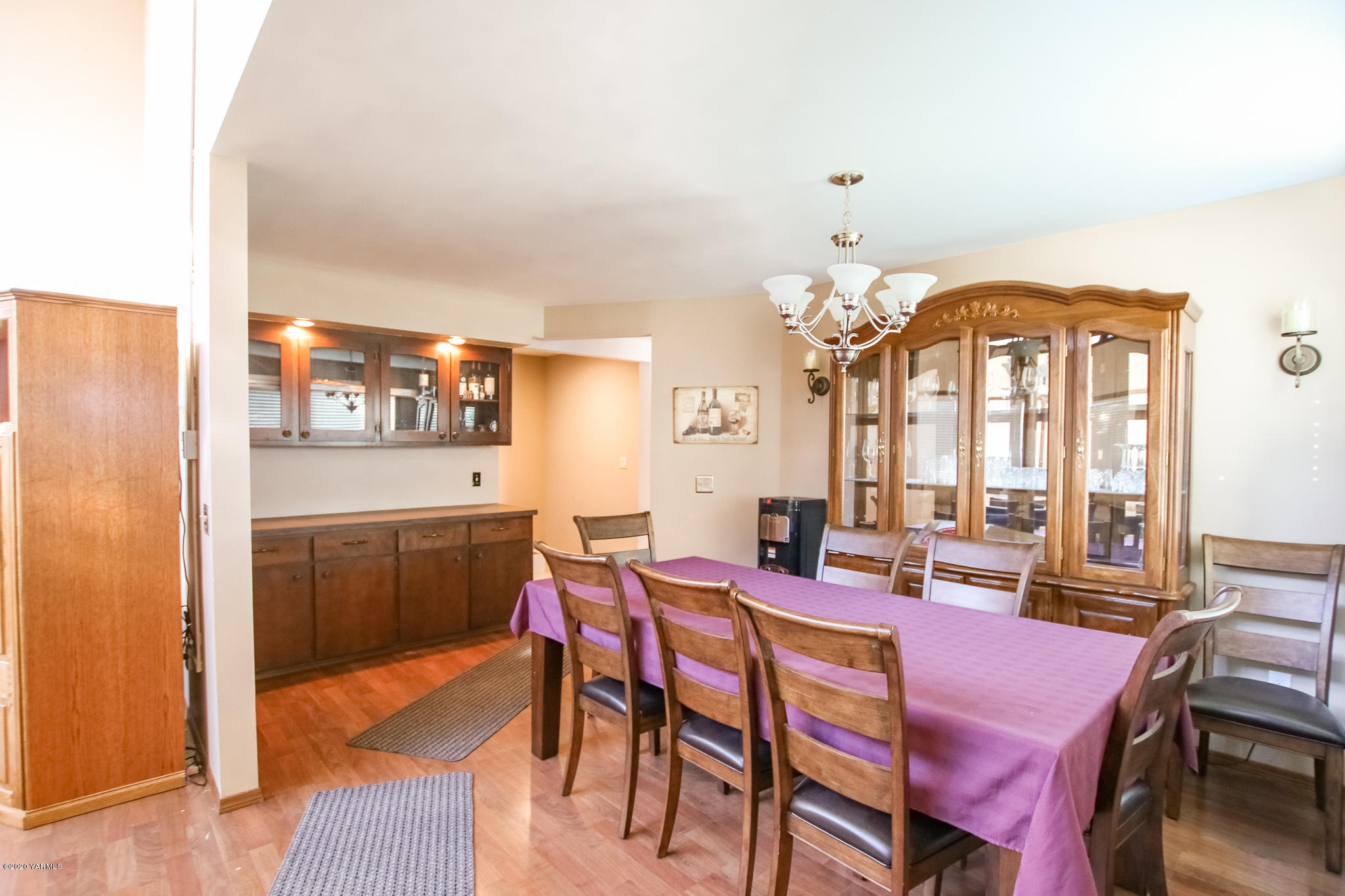 6608 Postma Road Yakima, WA 98901 - Photo 7 of 34 a view of a a dining room with furniture window and wooden floor